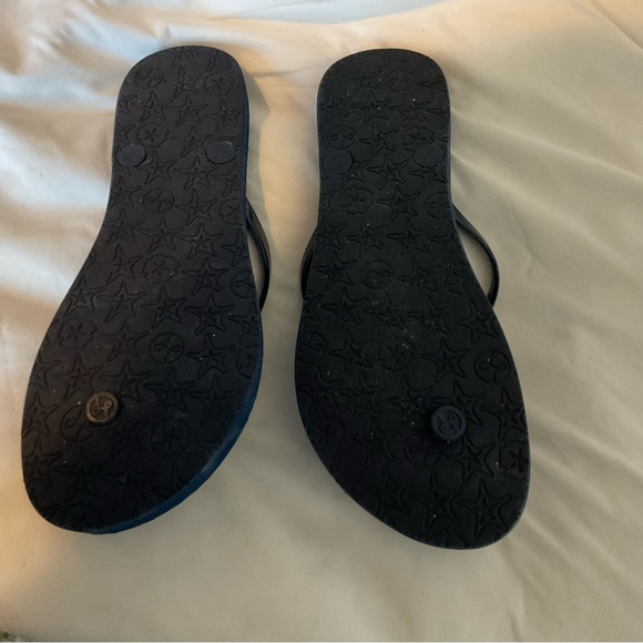 Lindsay Phillips Navy Flip Flop in size 8 - Picture 3 of 3